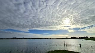 Zon achter de wolken 