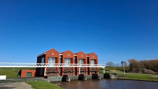 Strak blauwe lucht Termuntenzijl 