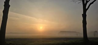 Zon schijnt al en het is mistig