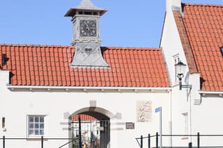 Strak blauwe lucht zon