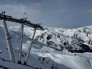 Sneeuw alleen op grote hoogte