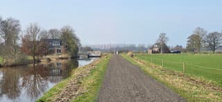 Melkachtige blauwe lucht en zon bij Boerakker vanmiddag 