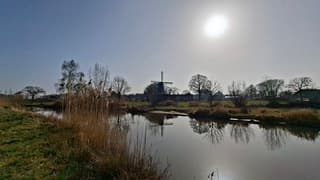 Heerlijk lenteweer hier in Rijssen, 18 graden, geen wolkje aan de lucht