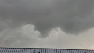 Dreigende luchten voorafgaand aan zware regenbui