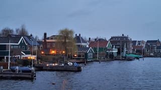 Wind maar droog op de Zaanse Schans.