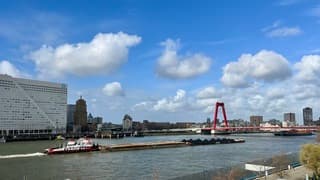 De tweede helft van de middag is er weer zon en blauwe lucht met witte wolken 