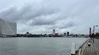 Het blijft stevig waaien met hele woelige wolkenluchten