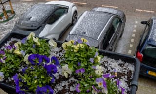 13.00 uur buien met vette hagel.