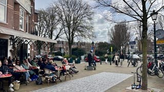 Rond lunchtijd is het goed toeven op het terras 