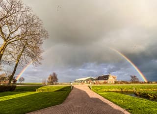regenboog zon en regen