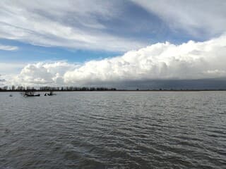 Prachtige wolkenlucht boven de Oostvaardersplassen 