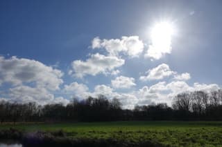 Wolkenlucht met zo af en toe een heerlijk zonnetje