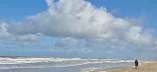 Prachtige wolkenlucht boven Scheveningen 