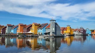 Weinig wind,  spiegelend water en sluierbewolking 