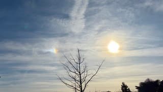 Bijzon in sluierbewolking