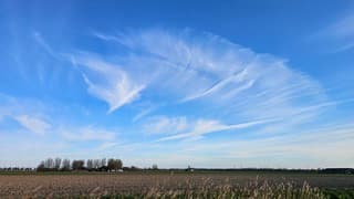 Uitgewaaide wolken