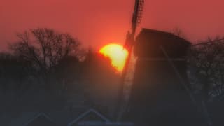 Zonsopkomst bij de molen. 