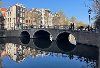 Wakker worden in een sprookjesachtig Amsterdam zonder wind, veel zon.