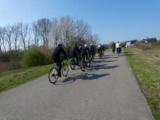 Veel wielrenners onderweg.