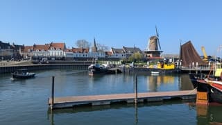 Zon, strakblauwe lucht en een prachtig stadsgezicht 