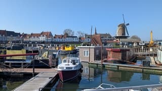 Zonovergoten dag en een strakblauwe lucht in Midden-Nederland 