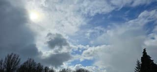 Achter de wolken schijnt de zon