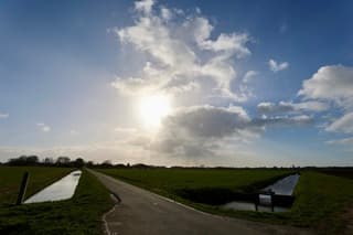 Achter de wolken schijnt de zon