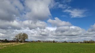Stapelwolken en geregeld zon 