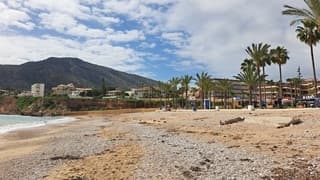 Veel bewolking met wat blauwe lucht 