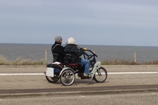 Met zijn tweeën sterker, om de stevige wind trotseren 