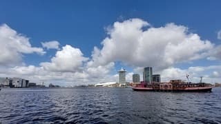 Prachtige wolkenluchten in Amsterdam vanmiddag.