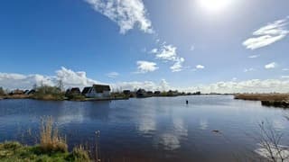 Fris, zonnig en behoorlijk winderig in Giethoorn vandaag