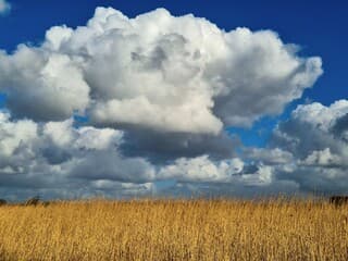Wolken en zon