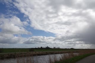Wolkenlucht boven Ronde Hoep