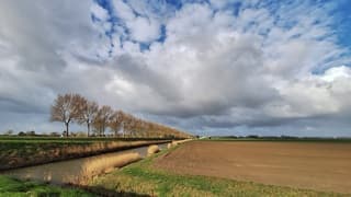 Buienlucht, zon en veel wind