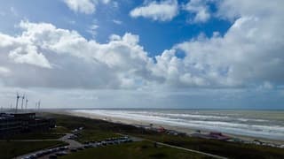 zon en wolken wisselen elkaar af