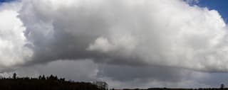 Panorama met donkere wolken