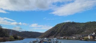 Blauwelucht met wolken 