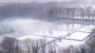 Mistige vroege ochtend boven Winterswijk (drone)
