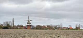 Mooie bewolking boven het Groninger dorpje Kantens