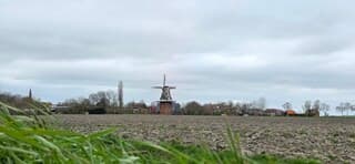 Bewolking boven het Groninger dorpje Kantens vanmiddag 