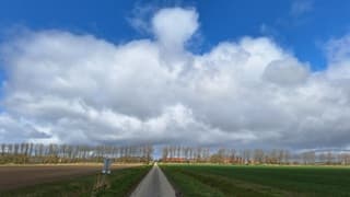 Wolkenlucht en zon