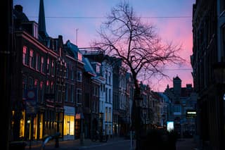 Ochtend gloed over Utrecht op Goede vrijdag