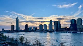 Zonsondergang aan de Nieuwe Maas  