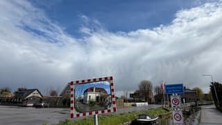 Bui met valstrepen spiegel blauw komt eraan