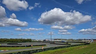 Wolken boven het tt circuit in Assen. 