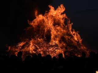 Eerste officiële paasvuur 5 april 2026 vanavond ook nog paasvuur in de provincies 