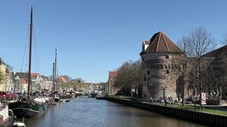 Terras aan het water