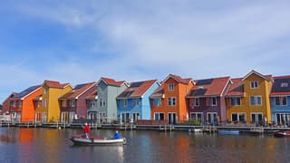 Zon en sluierwolken.