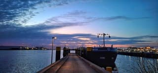 Haven in Amsterdam vanmorgen vroeg 